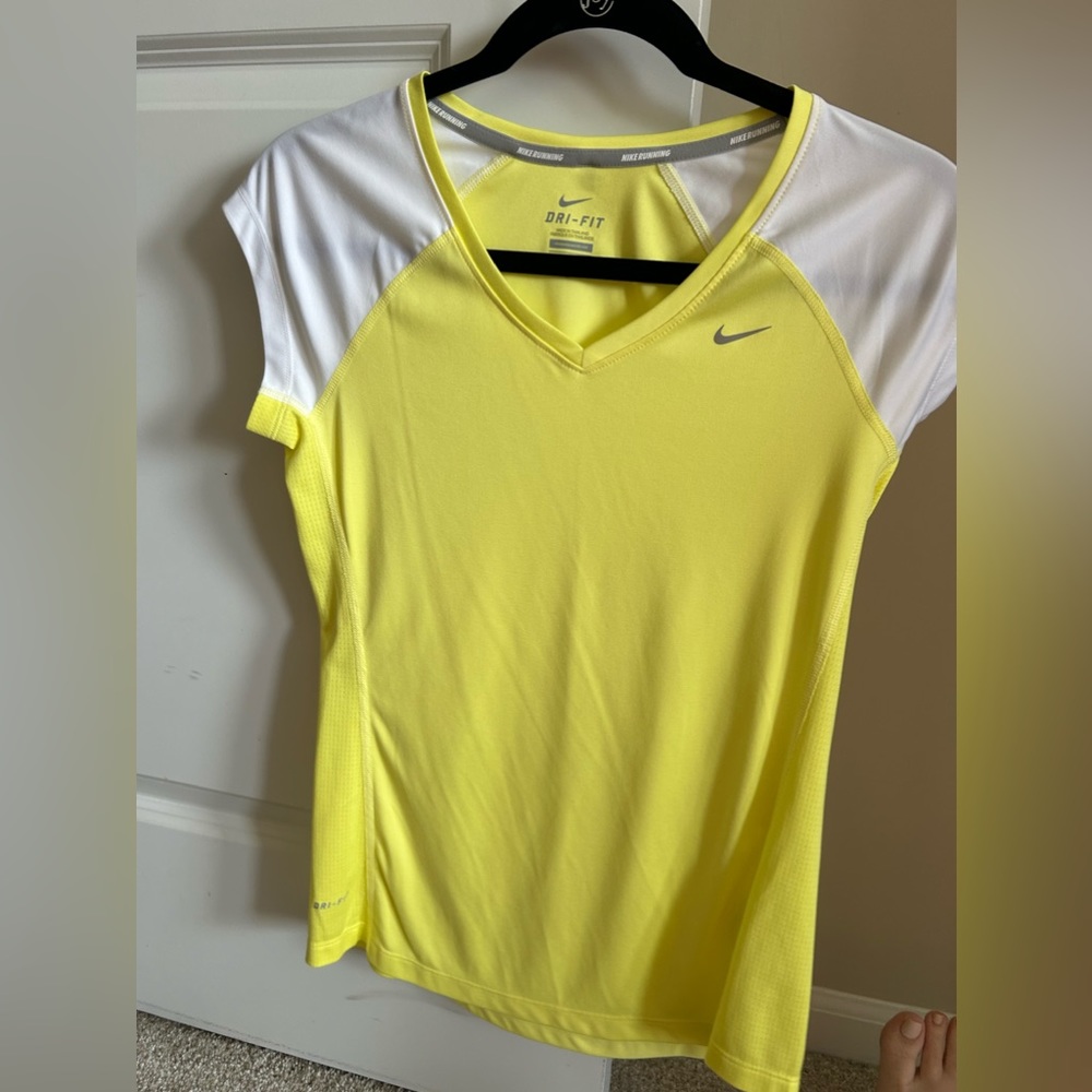 Nike Woman’s Dri-Fit top sz S